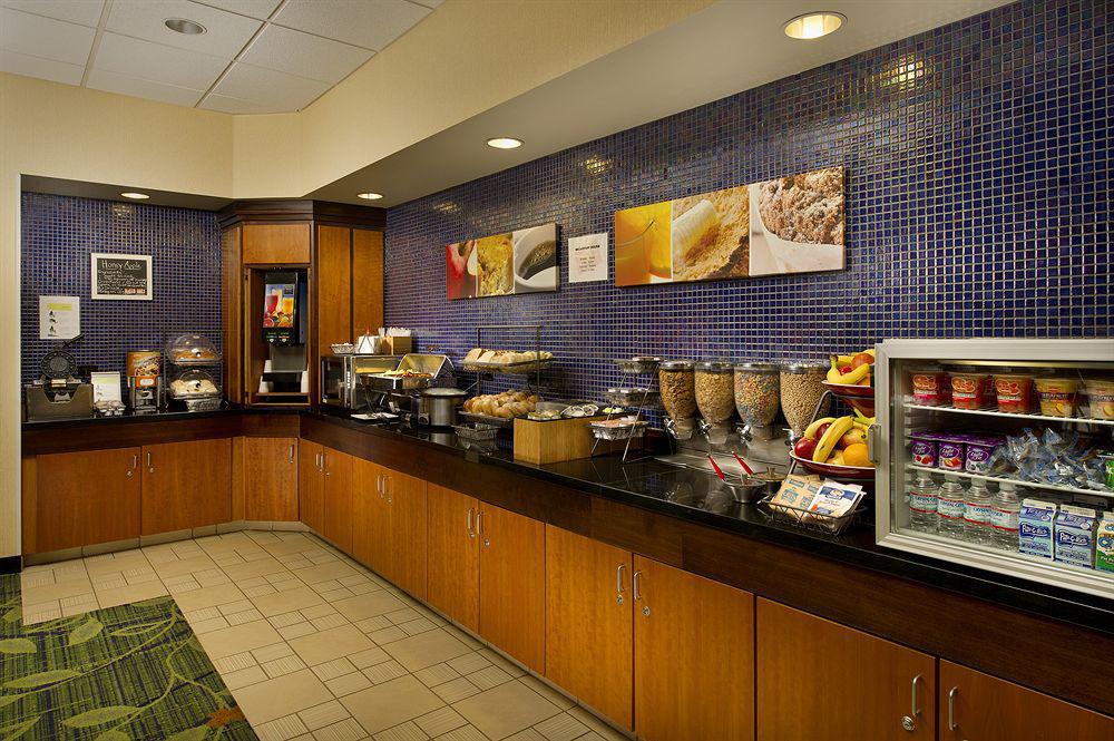 Fairfield Inn And Suites קליבלנד מסעדה תמונה
