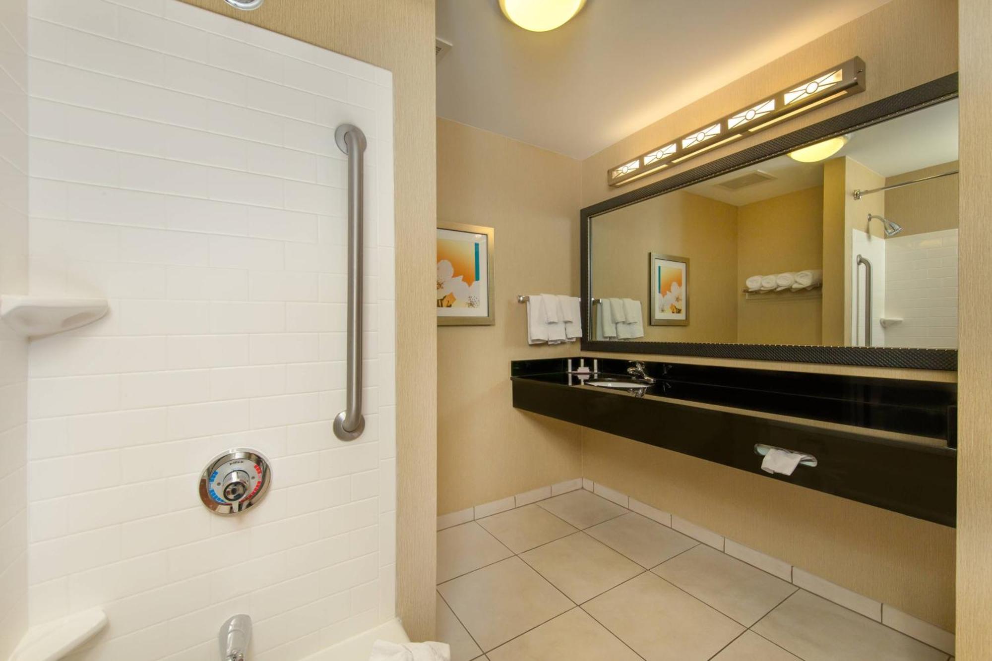 Fairfield Inn And Suites קליבלנד מראה חיצוני תמונה