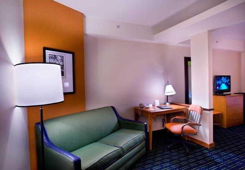 Fairfield Inn And Suites קליבלנד חדר תמונה